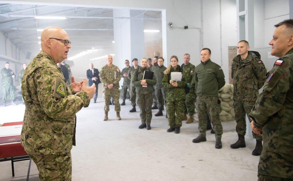 VAdm Auchterlonie addresses the Polish Armed Forces at the Medical Training Element during Op UNIFIER while on a visit to Poland on April 18, 2023  Credit: Master Sailor Valerie LeClair